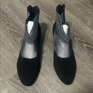 Elegant Black Women's Shoes with Rhinestone Detail